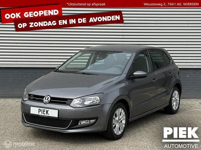 Grijs, metallic lak Gebruikt 2013 VW Polo Highline Hatchback | € 7.499 (Eerlijke prijs) - Afbeelding 1/3