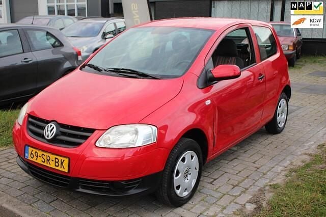 Rood Gebruikt 2007 VW Fox Trendline Hatchback | € 950 (Goede deal) - Afbeelding 1/4