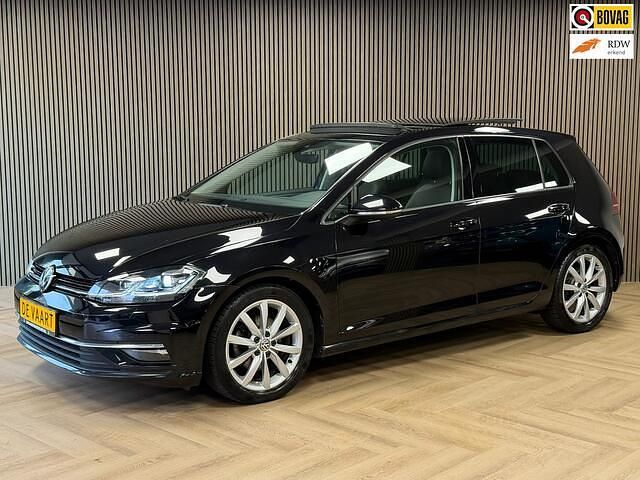 Zwart Gebruikt 2017 VW Golf VII Active Hatchback | € 19.995 (Iets duurder) - Afbeelding 1/4