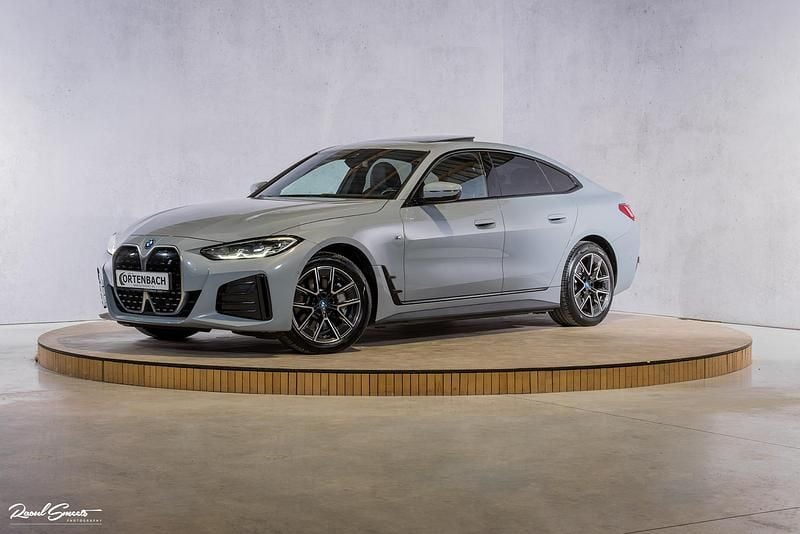 Grijs Gebruikt 2022 BMW i4 M Sport Sedan | € 41.990 (Eerlijke prijs) - Afbeelding 1/4