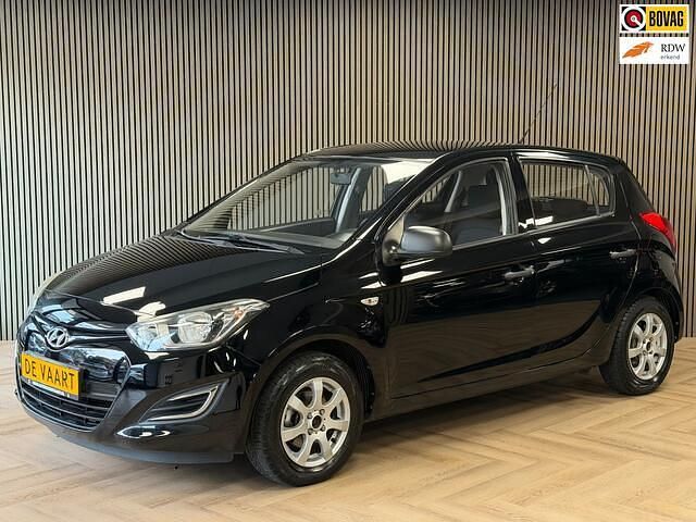 Zwart Gebruikt 2014 Hyundai i20 Hatchback | € 6.995 (Eerlijke prijs) - Afbeelding 1/4