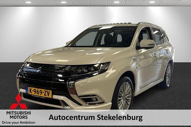 Wit Gebruikt 2021 Mitsubishi Outlander Intense+ SUV | € 28.445 (Eerlijke prijs) - Afbeelding 1/4