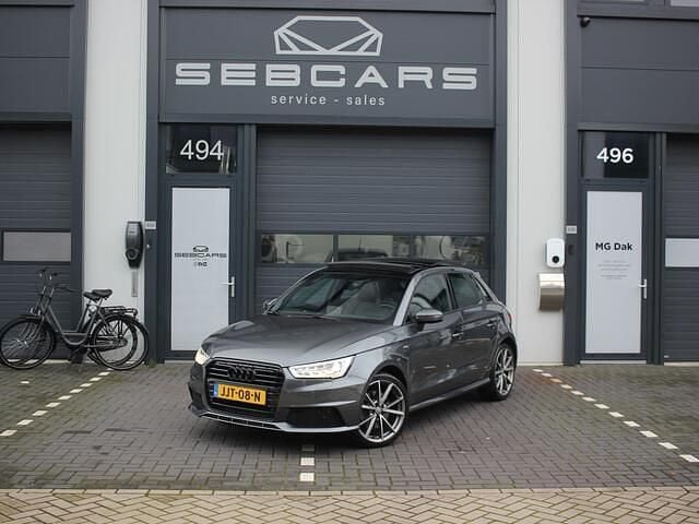 Grijs (metallic) Gebruikt 2015 Audi A1 Sportback Sport Hatchback | € 19.950 (Duur) - Afbeelding 1/4