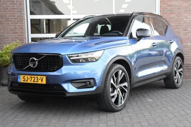 Blauw, metallic lak Gebruikt 2018 Volvo XC40 R-Design SUV | € 31.950 (Eerlijke prijs) - Afbeelding 1/4