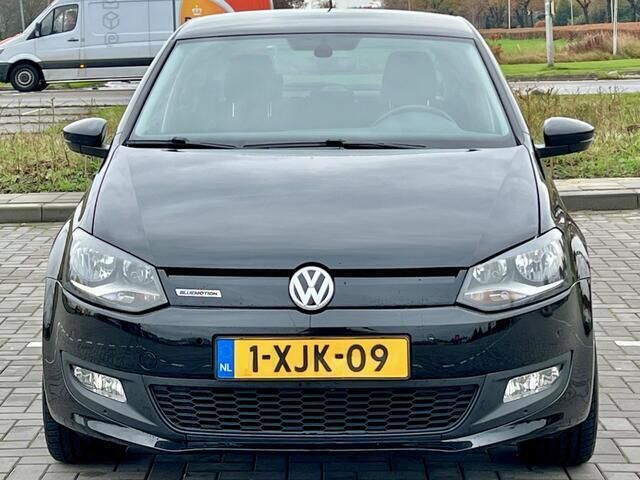 Zwart Gebruikt 2014 VW Polo Hatchback | € 5.950 (Duur) - Afbeelding 1/4