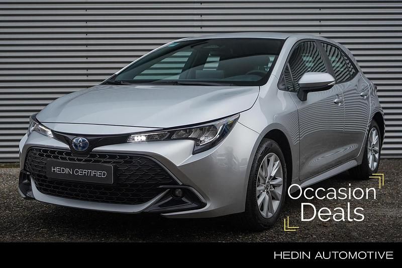 Grijs (metallic) Occasion 2024 Toyota Corolla Hybrid Active Hatchback | € 26.945 (Eerlijke prijs) - Afbeelding 1/4