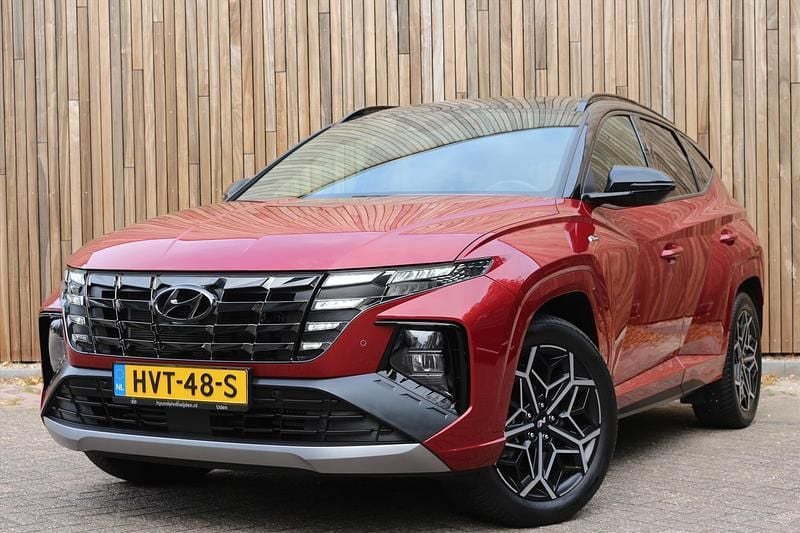 Sunset red tt (rood parelmoer) Gebruikt 2023 Hyundai Tucson N Line SUV | € 34.950 (Goede deal) - Afbeelding 1/4