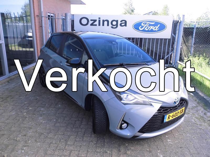Grijs Gebruikt 2018 Toyota Yaris Hybrid Hatchback | € 15.950 (Eerlijke prijs) - Afbeelding 1/4