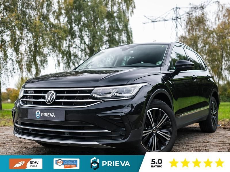 Zwart Gebruikt 2022 VW Tiguan Comfortline SUV | € 25.750 (Super prijs) - Afbeelding 1/4
