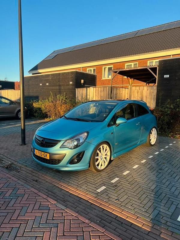 Occasion Opel Corsa 150 PK (110 kW) 2011 Blauw MPV