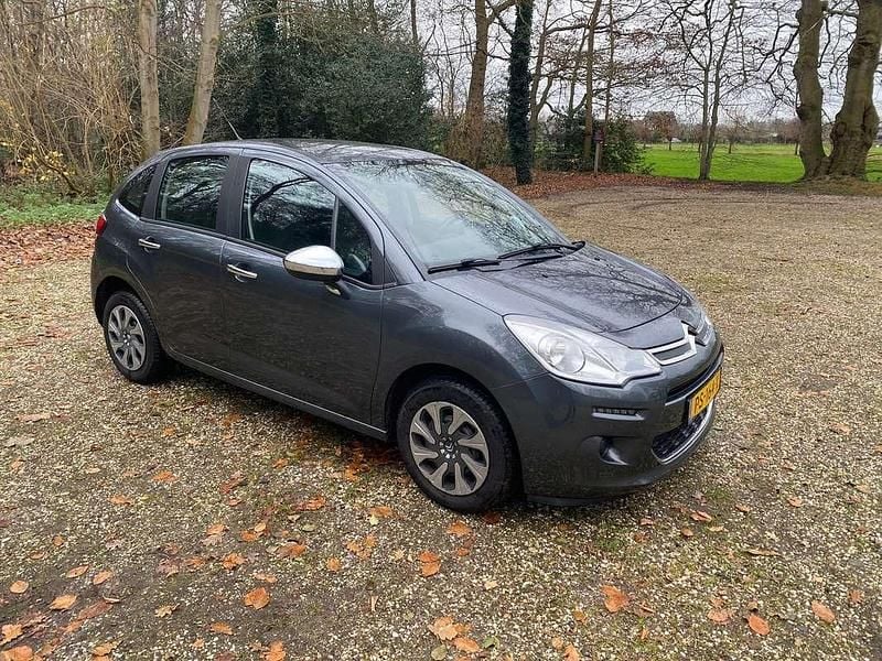 Grijs (metallic) Gebruikt 2015 Citroën C3 PureTech Hatchback | € 5.950 (Goede deal) - Afbeelding 1/4