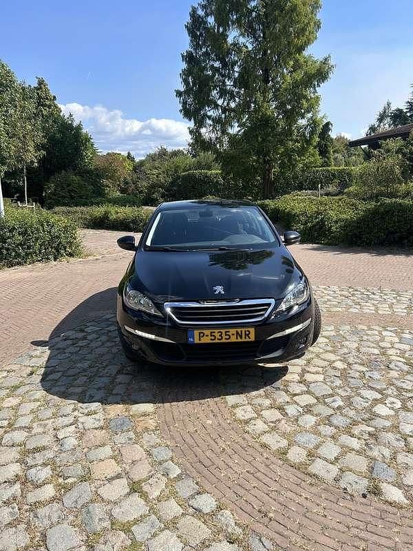 Zwart Gebruikt 2015 Peugeot 308 Style Hatchback | € 8.000 (Eerlijke prijs) - Afbeelding 1/4