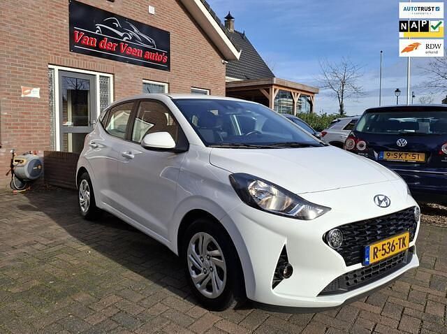Wit Gebruikt 2022 Hyundai i10 Comfort Hatchback | € 11.800 (Eerlijke prijs) - Afbeelding 1/4