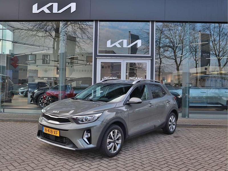 Groen (metallic) Occasion 2022 Kia Stonic SUV | € 17.420 (Goede deal) - Afbeelding 1/4