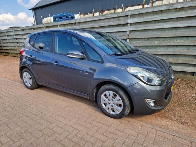 Grijs, metallic lak Gebruikt 2012 Hyundai ix20 MPV | € 5.950 (Iets duurder) - Afbeelding 1/4