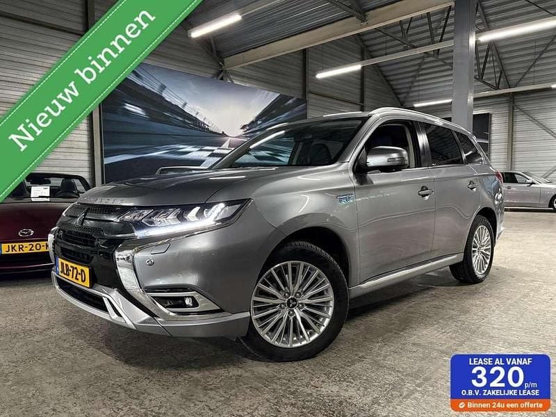 Grijs (metallic) Gebruikt 2020 Mitsubishi Outlander P-HEV Intense SUV | € 19.750 (Super prijs) - Afbeelding 1/4