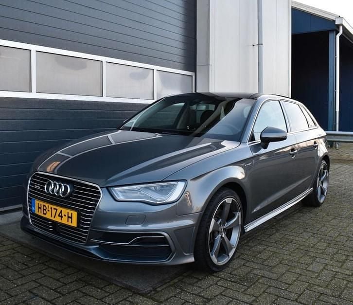 Gebruikt 2015 Audi e-tron Attraction SUV | € 12.450 - Afbeelding 1/4