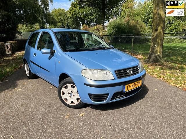Blauw Occasion 2003 Fiat Punto Dynamic Hatchback | € 840 (Iets duurder) - Afbeelding 1/4