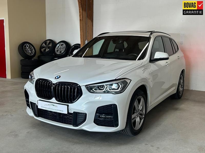 Wit Gebruikt 2021 BMW X1 M Sport SUV | € 34.995 (Eerlijke prijs) - Afbeelding 1/4