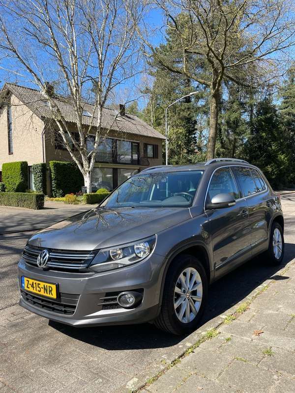 Grijs Gebruikt 2011 VW Tiguan Sport SUV | € 12.500 (Eerlijke prijs) - Afbeelding 1/4