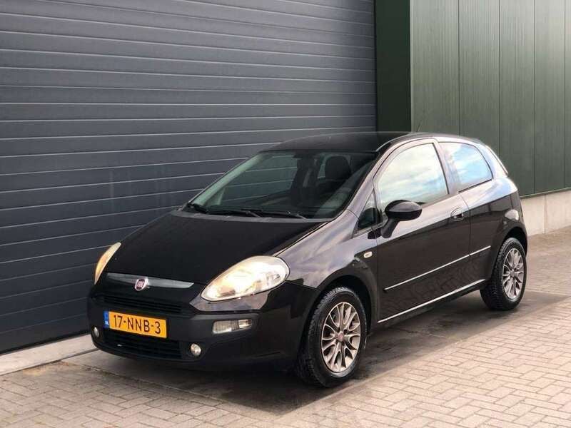Zwart Gebruikt 2010 Fiat Punto Dynamic Hatchback | € 3.000 (Eerlijke prijs) - Afbeelding 1/3