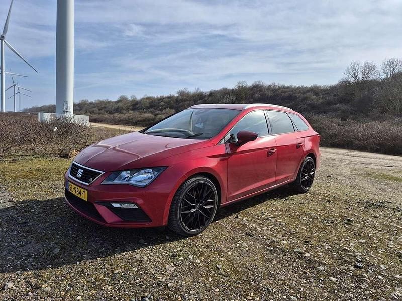 Rood Occasion 2018 Seat Leon FR Stationwagen | € 15.500 (Eerlijke prijs) - Afbeelding 1/4