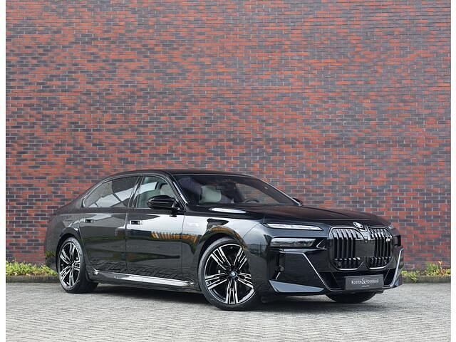 Zwart Gebruikt 2023 BMW M760e Executive Sedan | € 109.950 (Super prijs) - Afbeelding 1/4