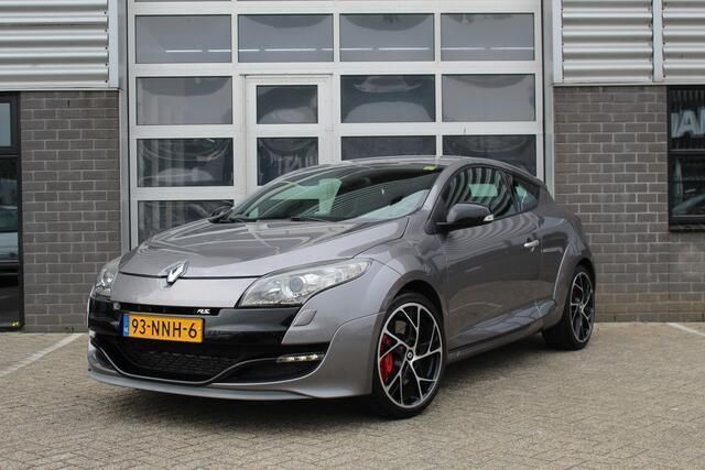 Grijs, metallic lak Gebruikt 2010 Renault Mégane Coupé R.S. Coupé | € 17.950 - Afbeelding 1/4