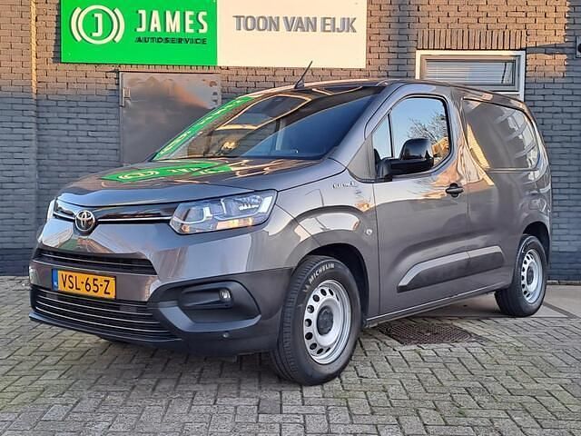 Grijs (metallic) Occasion 2022 Toyota Proace City City MPV | € 16.750 (Super prijs) - Afbeelding 1/4