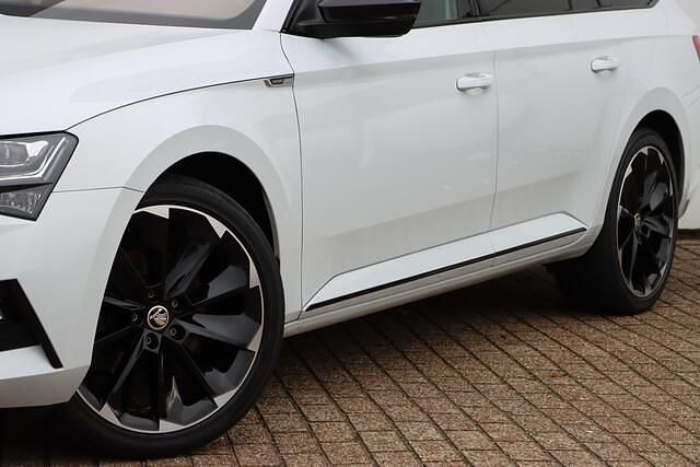Occasion Skoda Superb Business Line 218 PK (160 kW) 2021 Wit Stationwagen