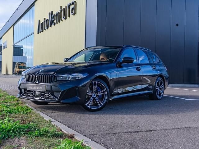 Zwart Gebruikt 2024 BMW 330 Stationwagen | € 57.950 - Afbeelding 1/4