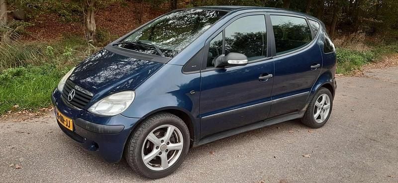 Blauw Gebruikt 2004 Mercedes A160 Classic Hatchback | € 1.800 (Eerlijke prijs) - Afbeelding 1/4