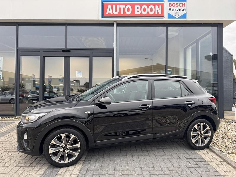 Zwart Gebruikt 2020 Kia Stonic SUV | € 15.750 (Goede deal) - Afbeelding 1/4