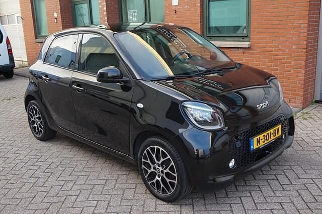 Zwart Gebruikt 2021 Smart ForFour Electric Drive Hatchback | € 9.495 (Iets duurder) - Afbeelding 1/4