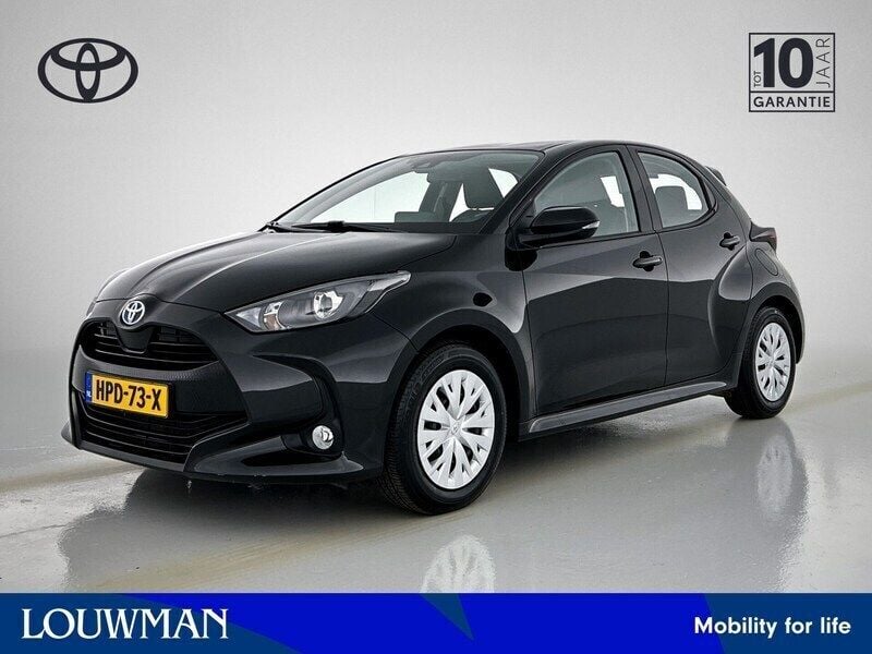 Zwart metallic Gebruikt 2024 Toyota Yaris Active Hatchback | € 23.445 (Eerlijke prijs) - Afbeelding 1/3