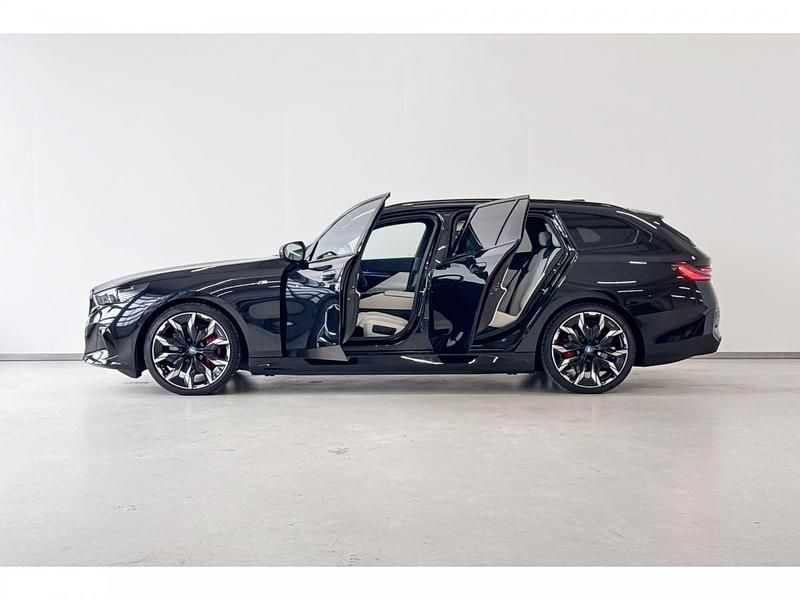 Occasion BMW i5 250 kW (340 PK) 2025 Zwart Stationwagen