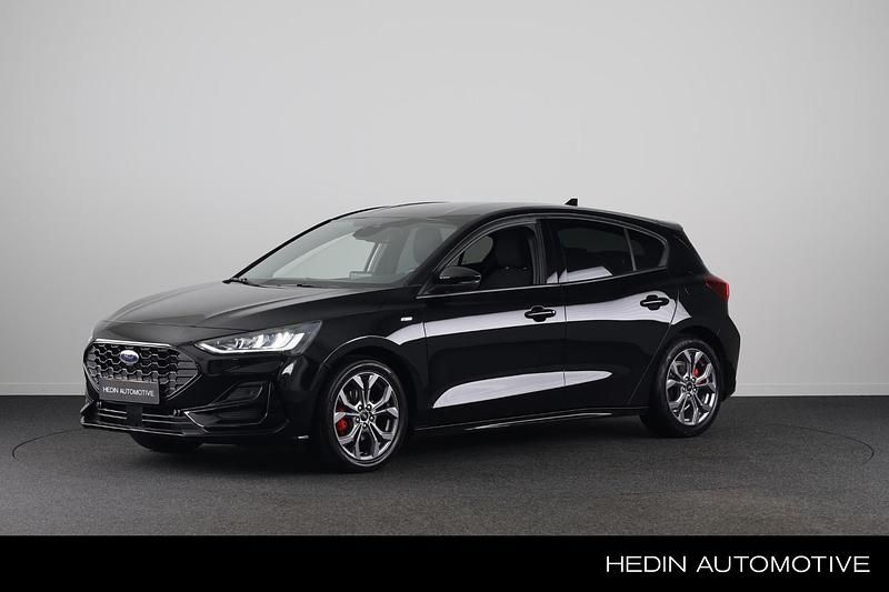 Zwart Gebruikt 2023 Ford Focus ST-Line Hatchback | € 22.945 (Iets duurder) - Afbeelding 1/3