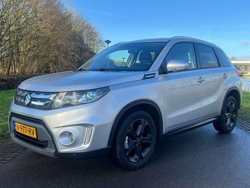 Grijs Occasion 2017 Suzuki Vitara Exclusive SUV | € 16.900 (Eerlijke prijs) - Afbeelding 1/1