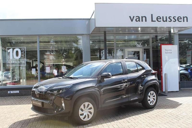 Zwart Gebruikt 2024 Toyota Yaris Cross Active SUV | € 25.700 (Goede deal) - Afbeelding 1/4