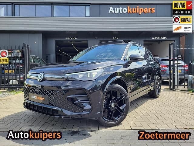 Zwart Gebruikt 2024 VW Tiguan Business SUV | € 50.950 (Eerlijke prijs) - Afbeelding 1/4