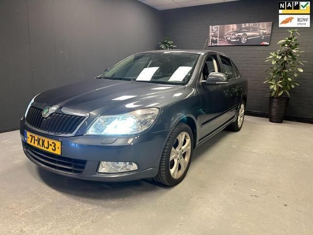 Grijs Gebruikt 2010 Skoda Octavia Business Line Hatchback | € 4.950 (Eerlijke prijs) - Afbeelding 1/4