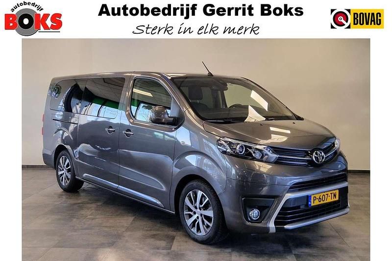 Grijs Gebruikt 2022 Toyota Proace Verso Executive Stationwagen | € 49.949 - Afbeelding 1/3