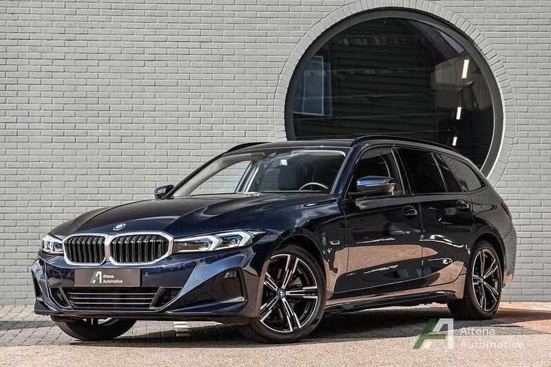 Blauw Gebruikt 2022 BMW 320e Comfort Edition Stationwagen | € 33.550 (Goede deal) - Afbeelding 1/3