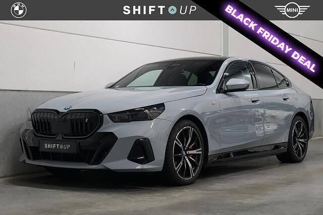 Grijs Gebruikt 2023 BMW i5 Comfort Edition Sedan | € 55.940 (Duur) - Afbeelding 1/2