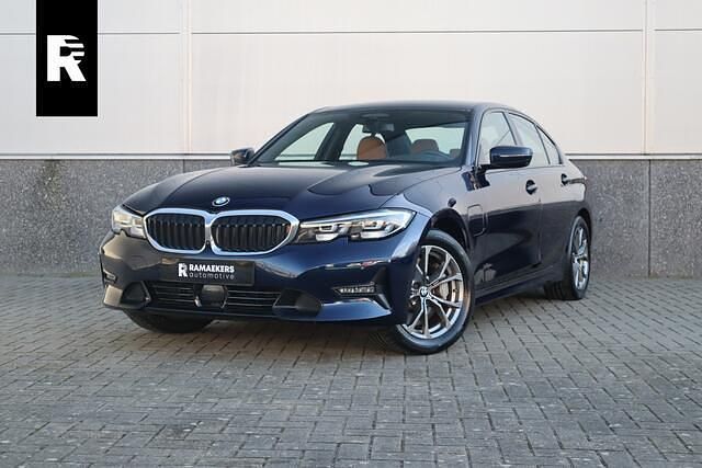 Blauw Gebruikt 2020 BMW 330 Executive Sedan | € 33.900 (Super prijs) - Afbeelding 1/4