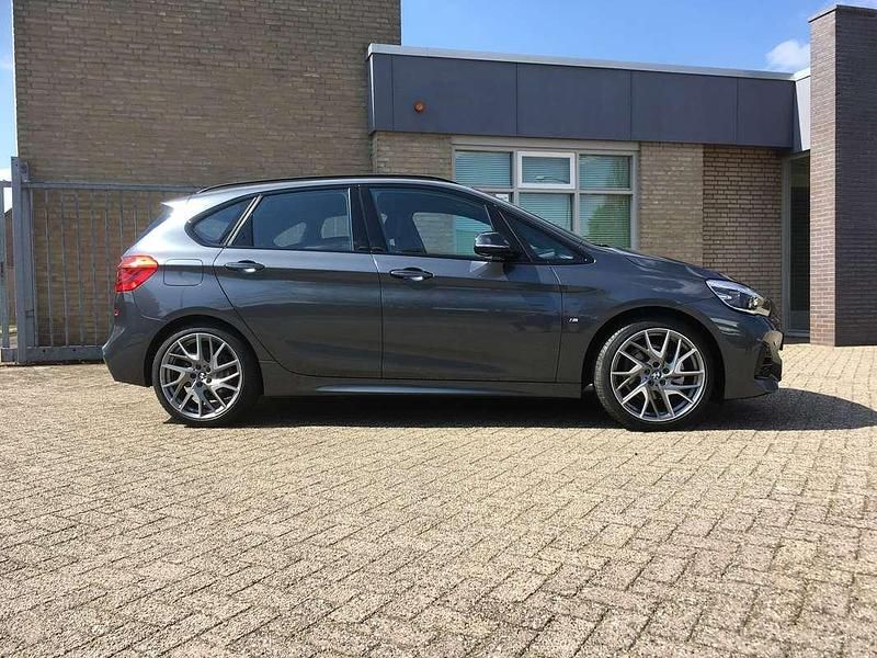Grijs Gebruikt 2019 BMW 218 Hatchback | € 20.500 - Afbeelding 1/4