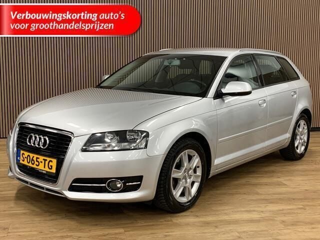 Grijs Gebruikt 2012 Audi A3 Sportback Ambition Hatchback | € 7.945 (Eerlijke prijs) - Afbeelding 1/4
