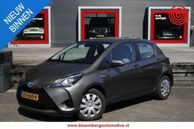 Grijs Gebruikt 2019 Toyota Yaris Active Hatchback | € 16.400 (Eerlijke prijs) - Afbeelding 1/4