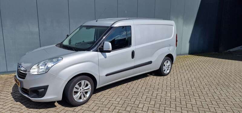 Zilver Gebruikt 2017 Opel Combo Sport MPV | € 5.500 (Eerlijke prijs) - Afbeelding 1/4