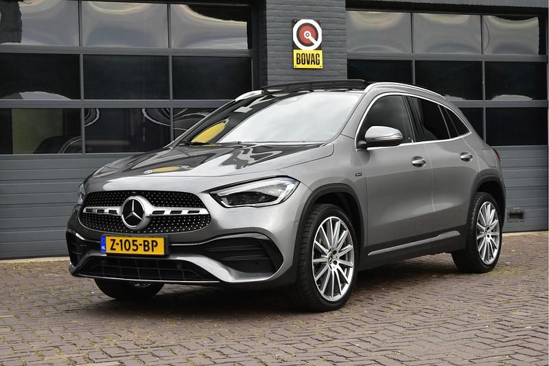 Grijs Gebruikt 2020 Mercedes GLA250 AMG line SUV | € 37.950 (Iets duurder) - Afbeelding 1/4
